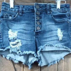 Size 0 Refuge Womens distressed Denim Shorts Buttons Up Pockets 2” Inseam C5745